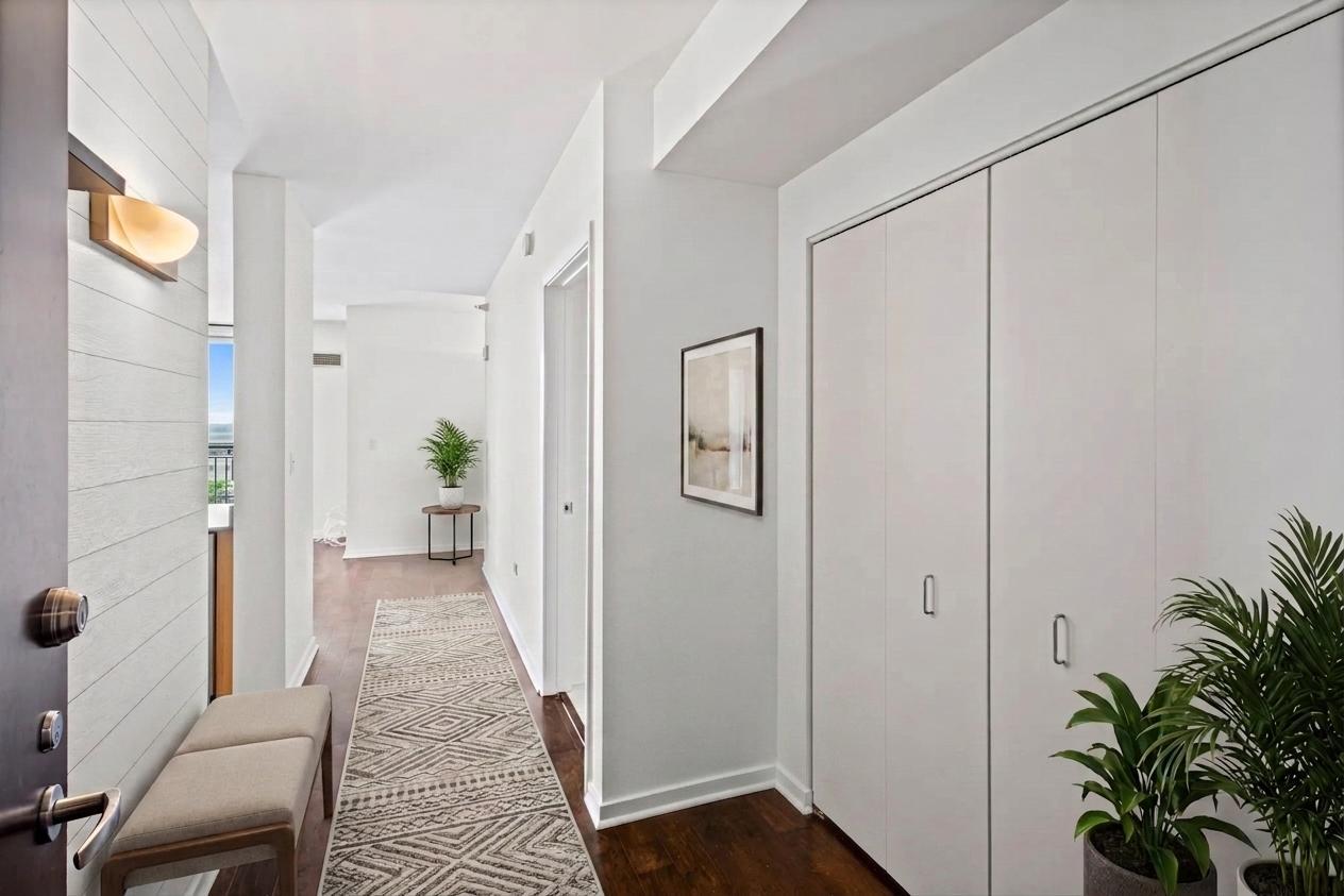 2nd image of 807 Davis St #1211, Evanston, IL 60201 | MLS# 12713007