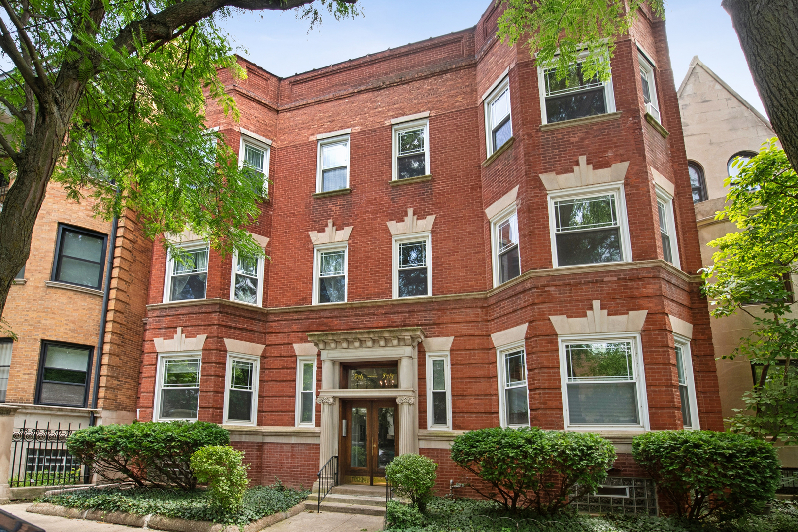 2nd image of 5715 S Blackstone Ave, Chicago, IL 60637