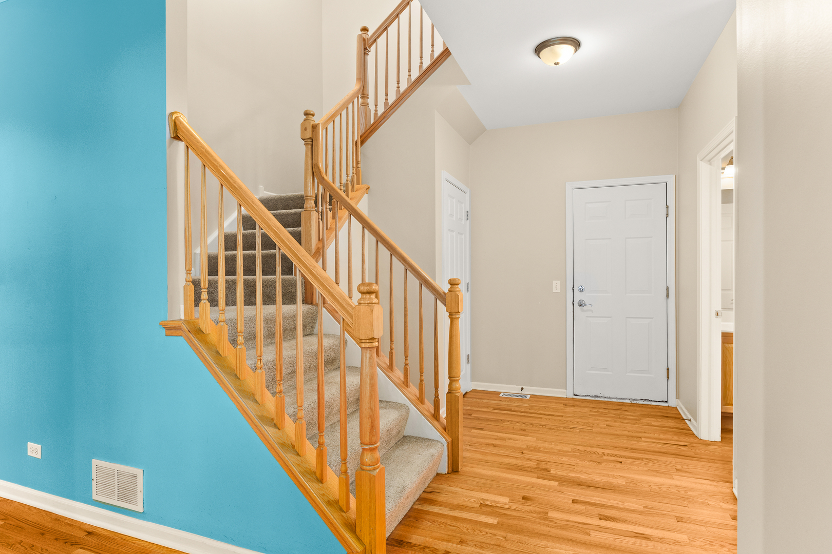3rd image of 260 Ridge Rd, North Aurora, IL 60542 | MLS# 12713064