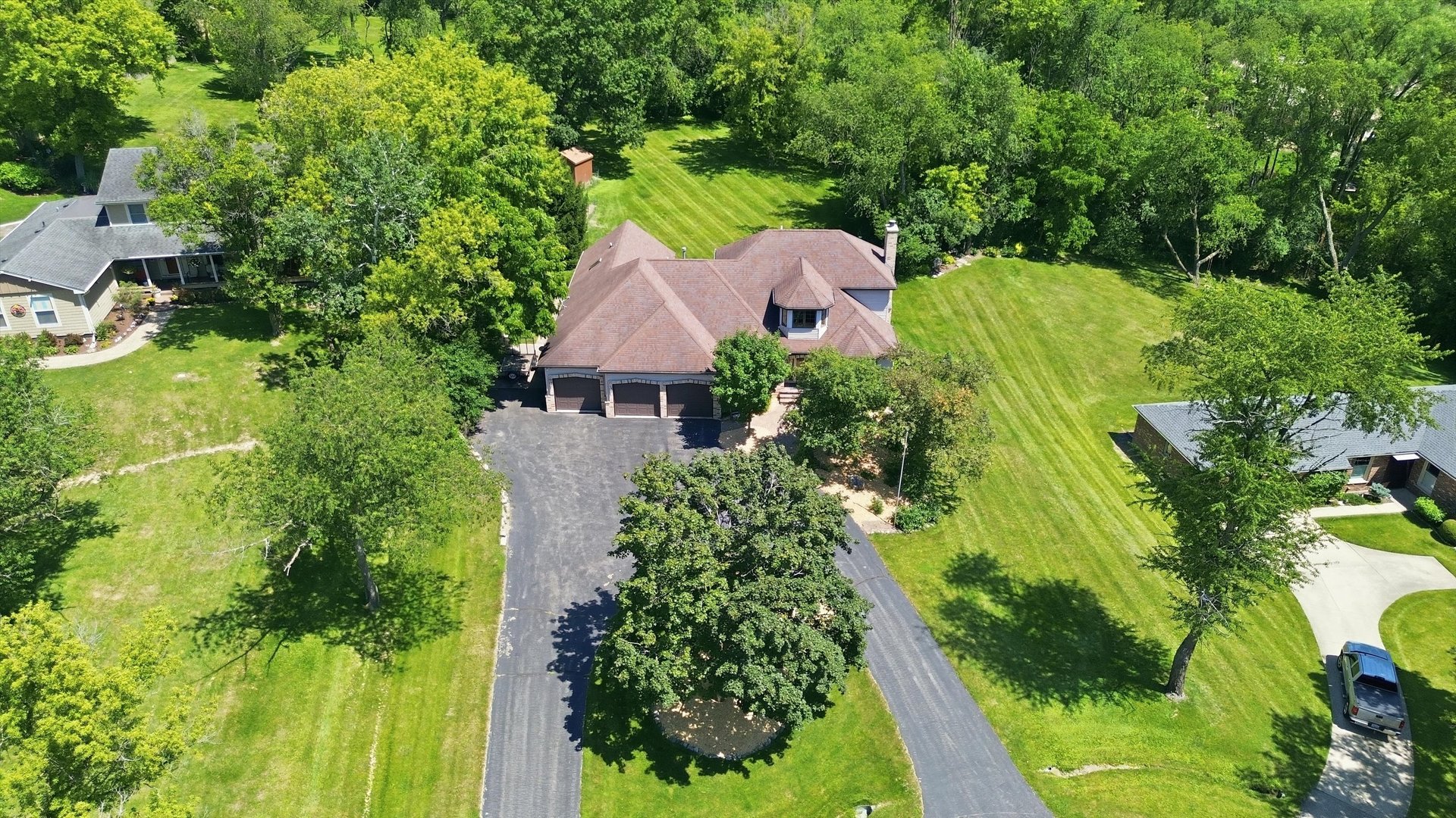 2nd image of 26165 N Greenbriar Ct, Lake Barrington, IL 60084 | MLS# 12713069