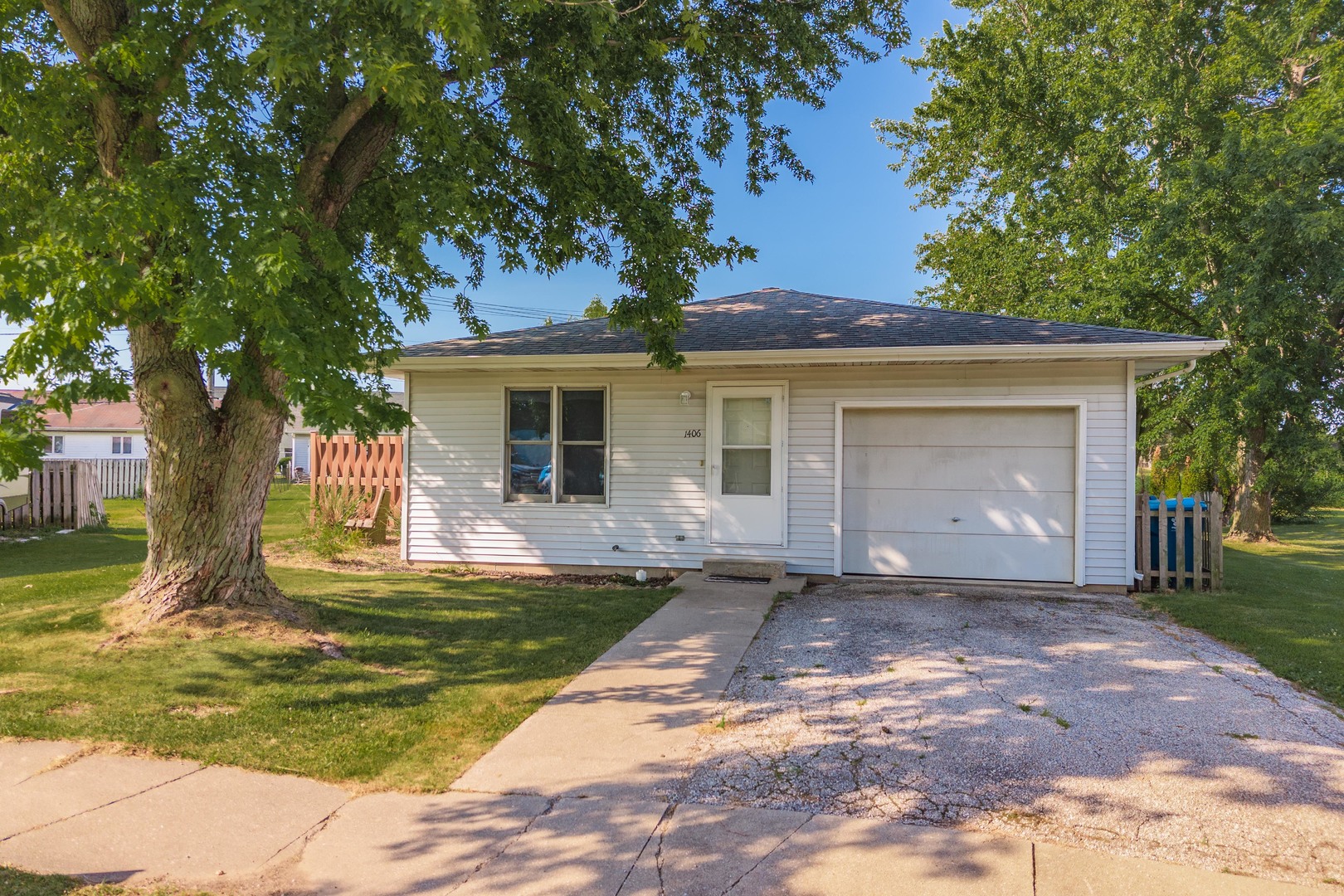 Homes for sale in Pontiac, IL | 1406 W Trainor Dr, Pontiac, IL 61764 | MLS# 12713305