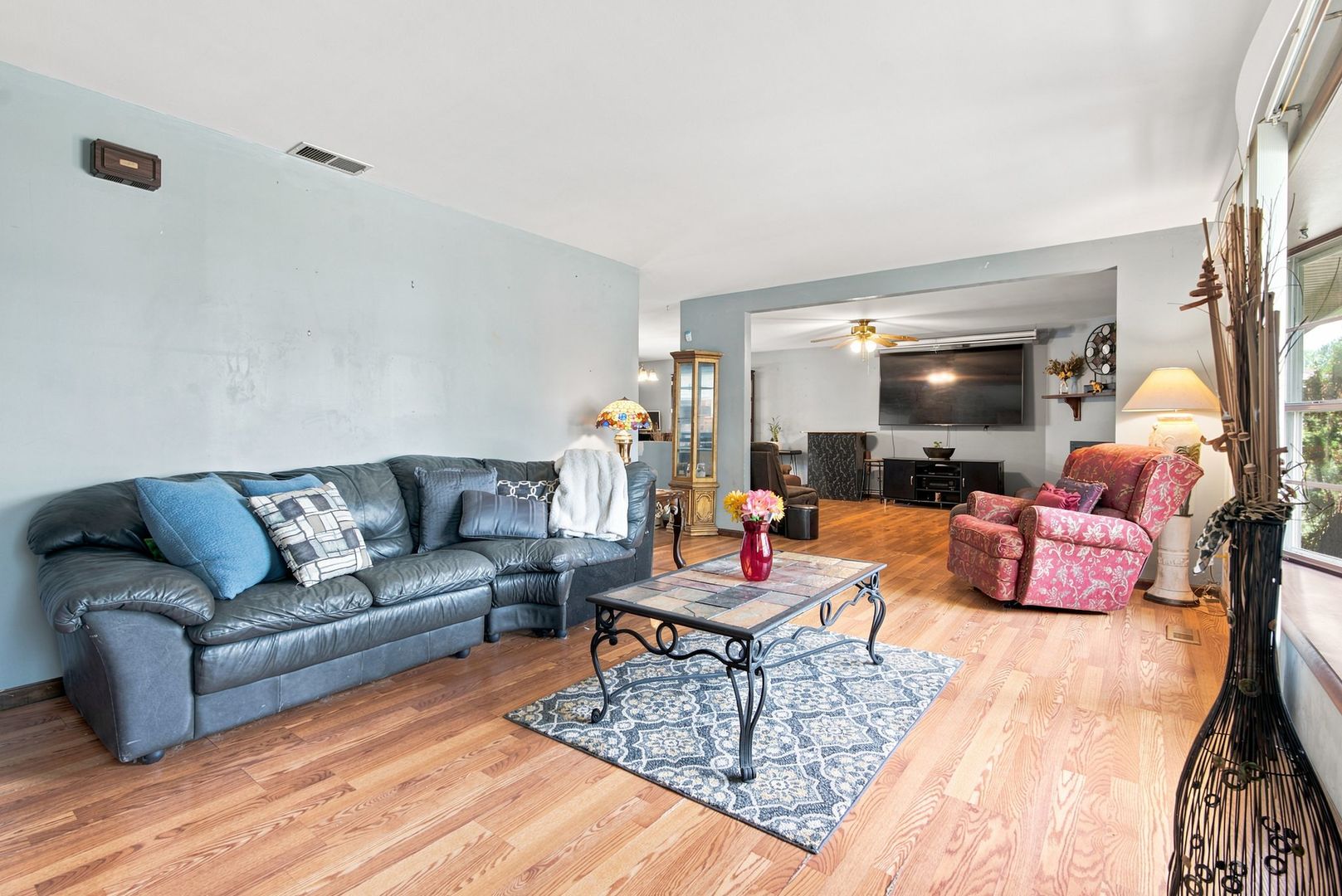 4th image of 729 Surrey Dr, Streamwood, IL 60107 | MLS# 12713313