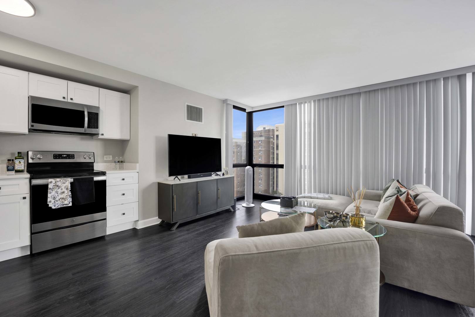 3rd image of 1122 N Clark St #1402, Chicago, IL 60610 | MLS# 12713328