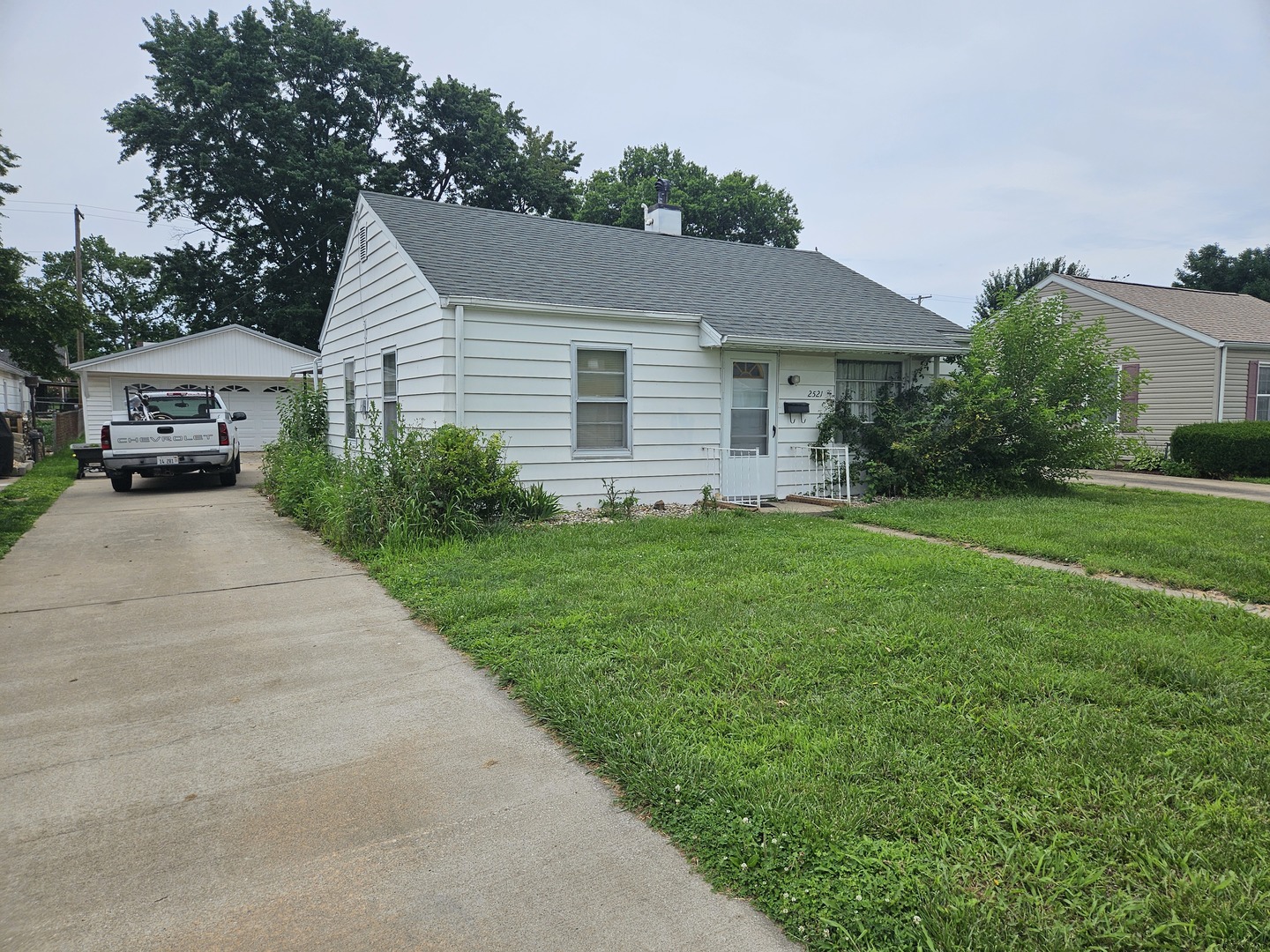 1st image of 2521 Oak St, Quincy, IL 62301 | MLS# 12713350