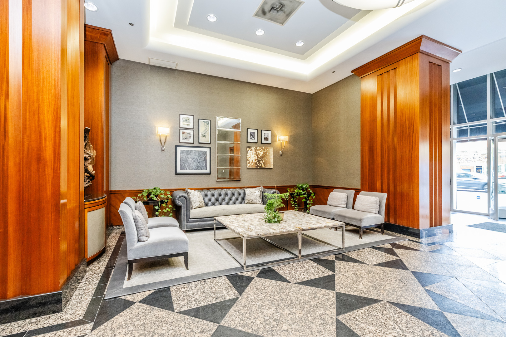 3rd image of 545 N Dearborn St, Chicago, IL 60654