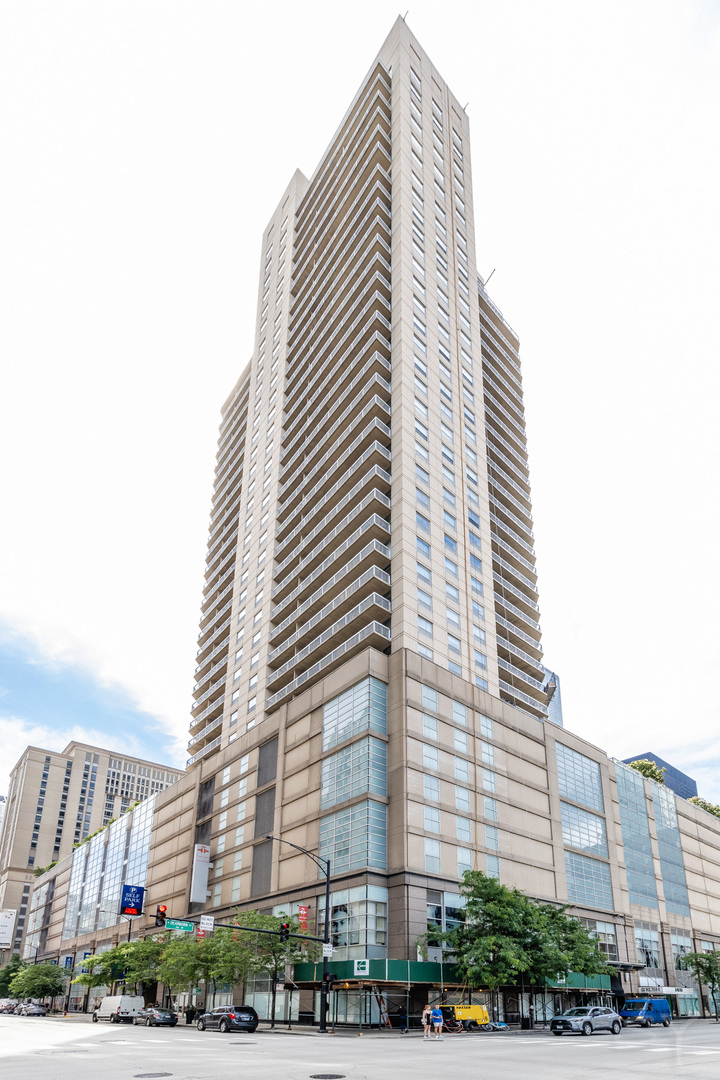 1st image of 545 N Dearborn St, Chicago, IL 60654
