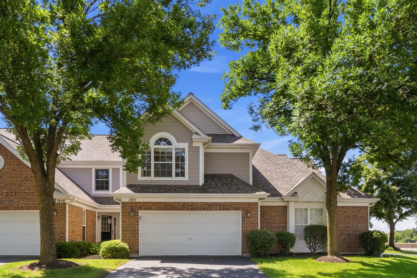 Homes for sale in Arlington Heights, IL | 1911 N Silver Lake Rd, Arlington Heights, IL 60004 | MLS# 12713480