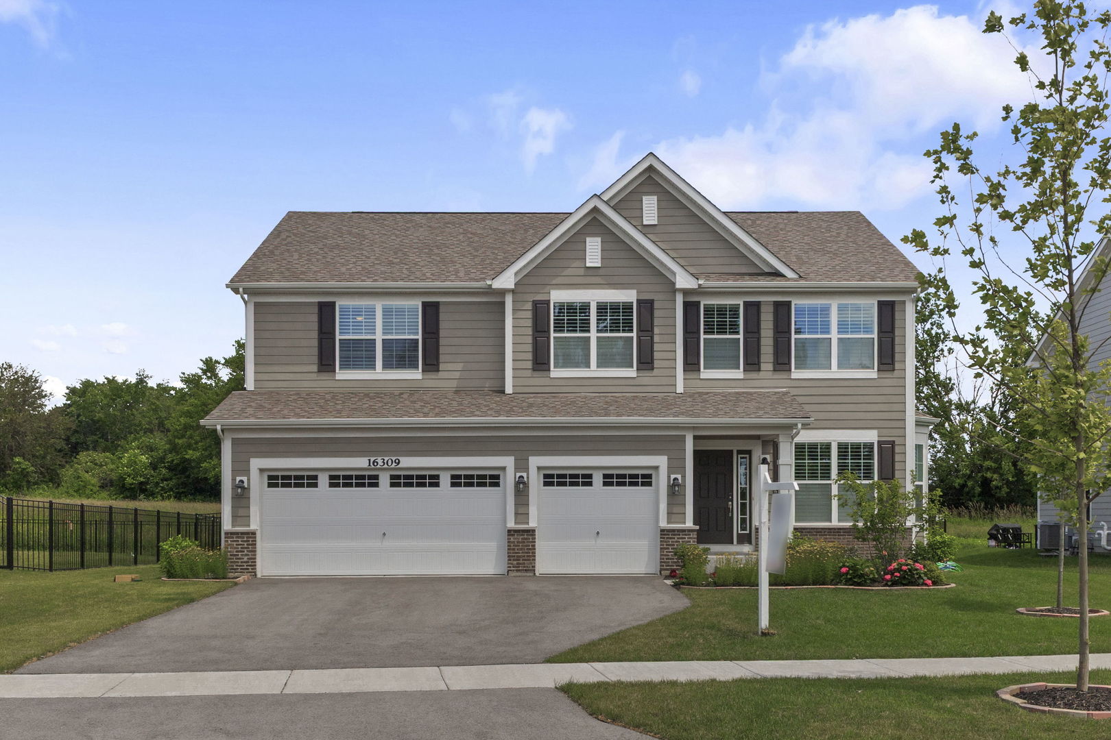 2nd image of 16309 S Sun Meadow Dr, Lockport, IL 60441 | MLS# 12713510