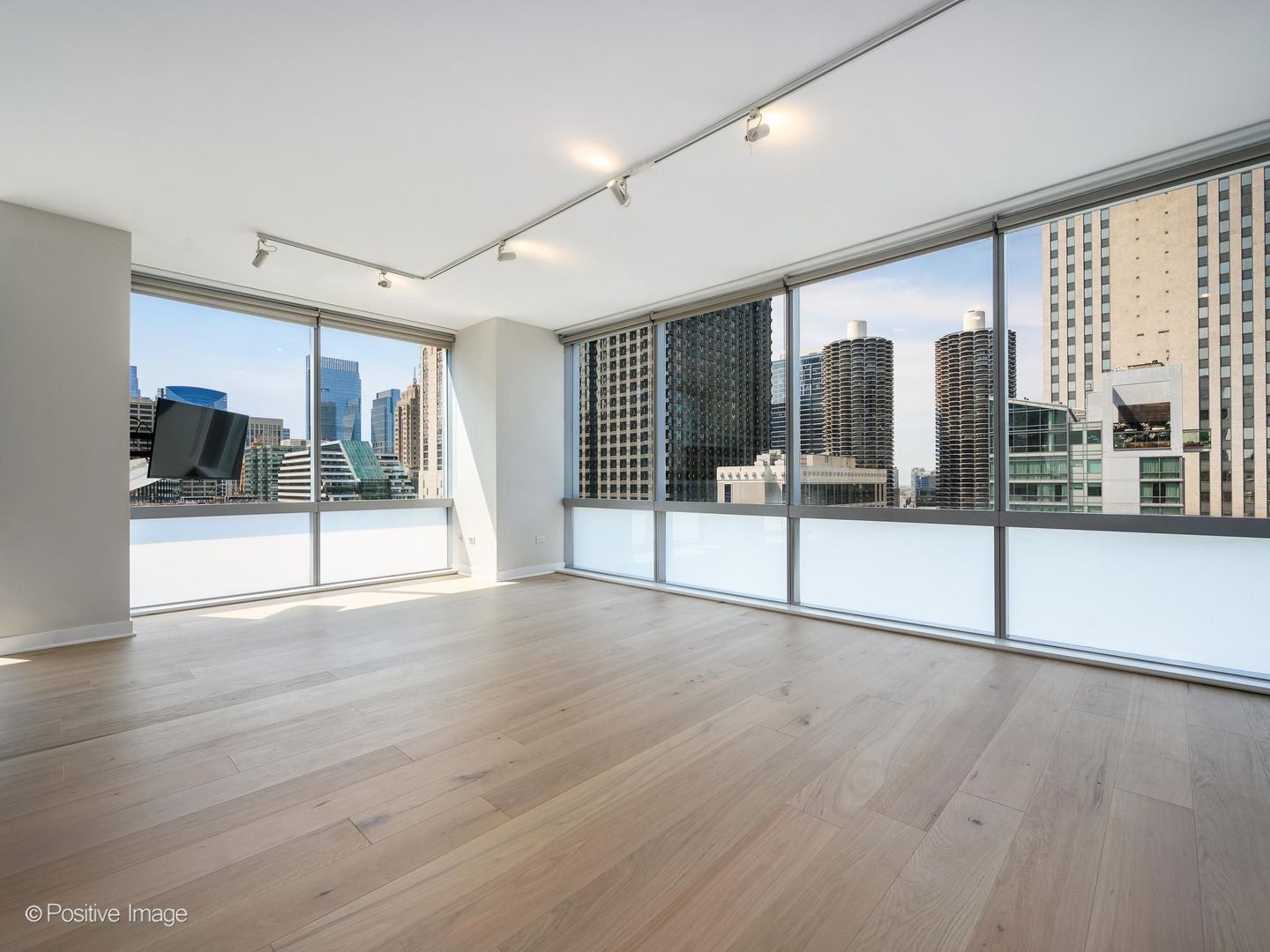 2nd image of 8 E Randolph St #2105, Chicago, IL 60601 | MLS# 12713525