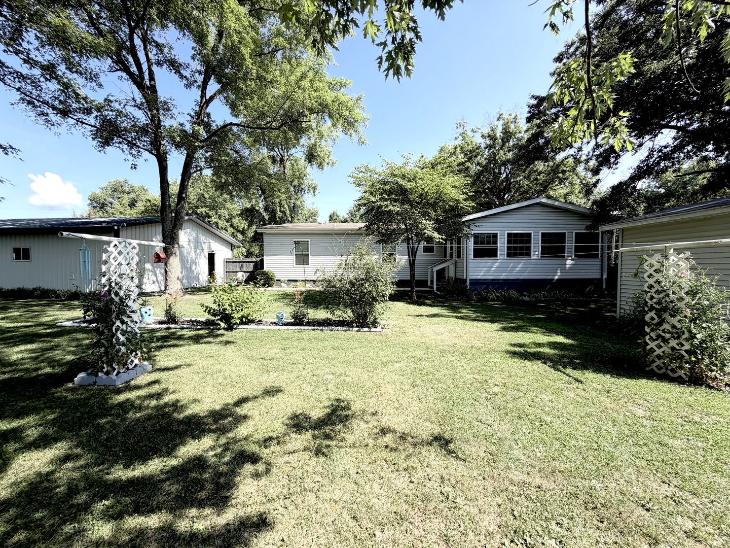 Homes for sale in Sandoval, IL | 510 E 8Th St, Sandoval, IL 62882 | MLS# 12713526
