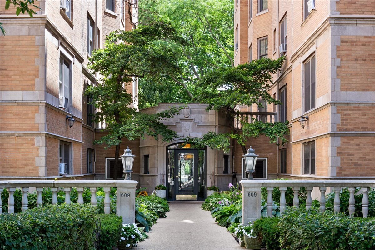 1st image of 609 W Stratford Pl #7C, Chicago, IL 60657 | MLS# 12713586
