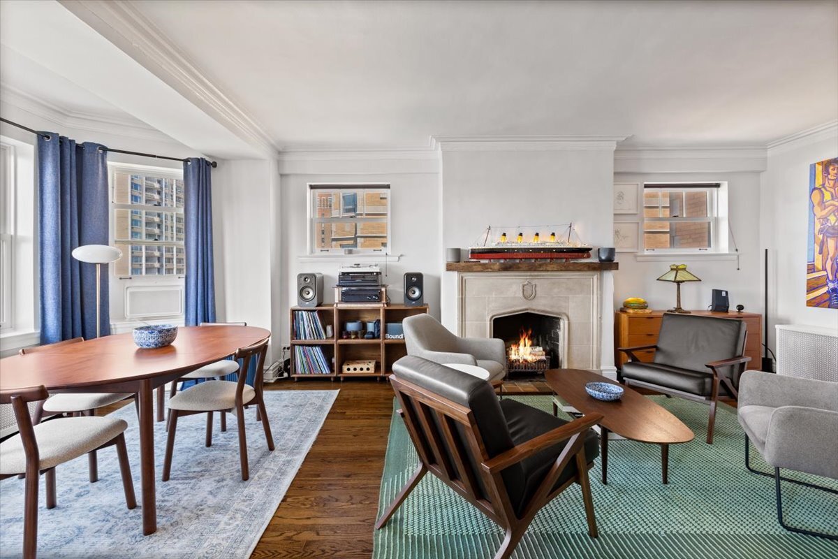 4th image of 609 W Stratford Pl, Chicago, IL 60657