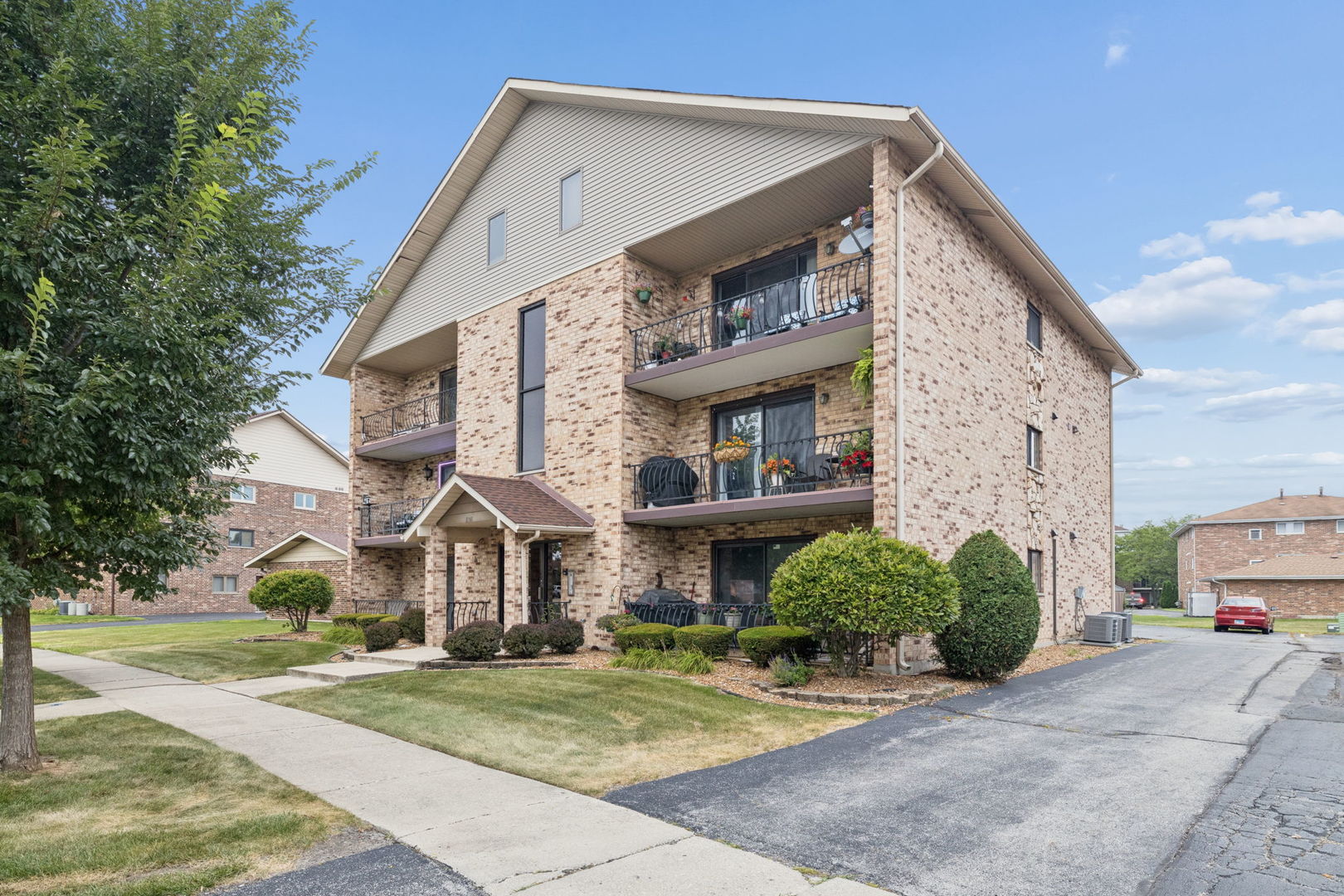 2nd image of 8158 169Th St, Tinley Park, IL 60477