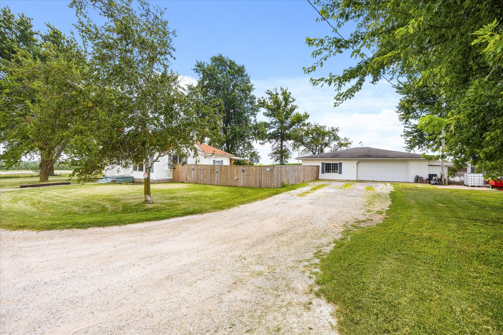 Homes for sale in Streator, IL | 4952 E 3150 North Rd, Streator, IL 61364 | MLS# 12713637