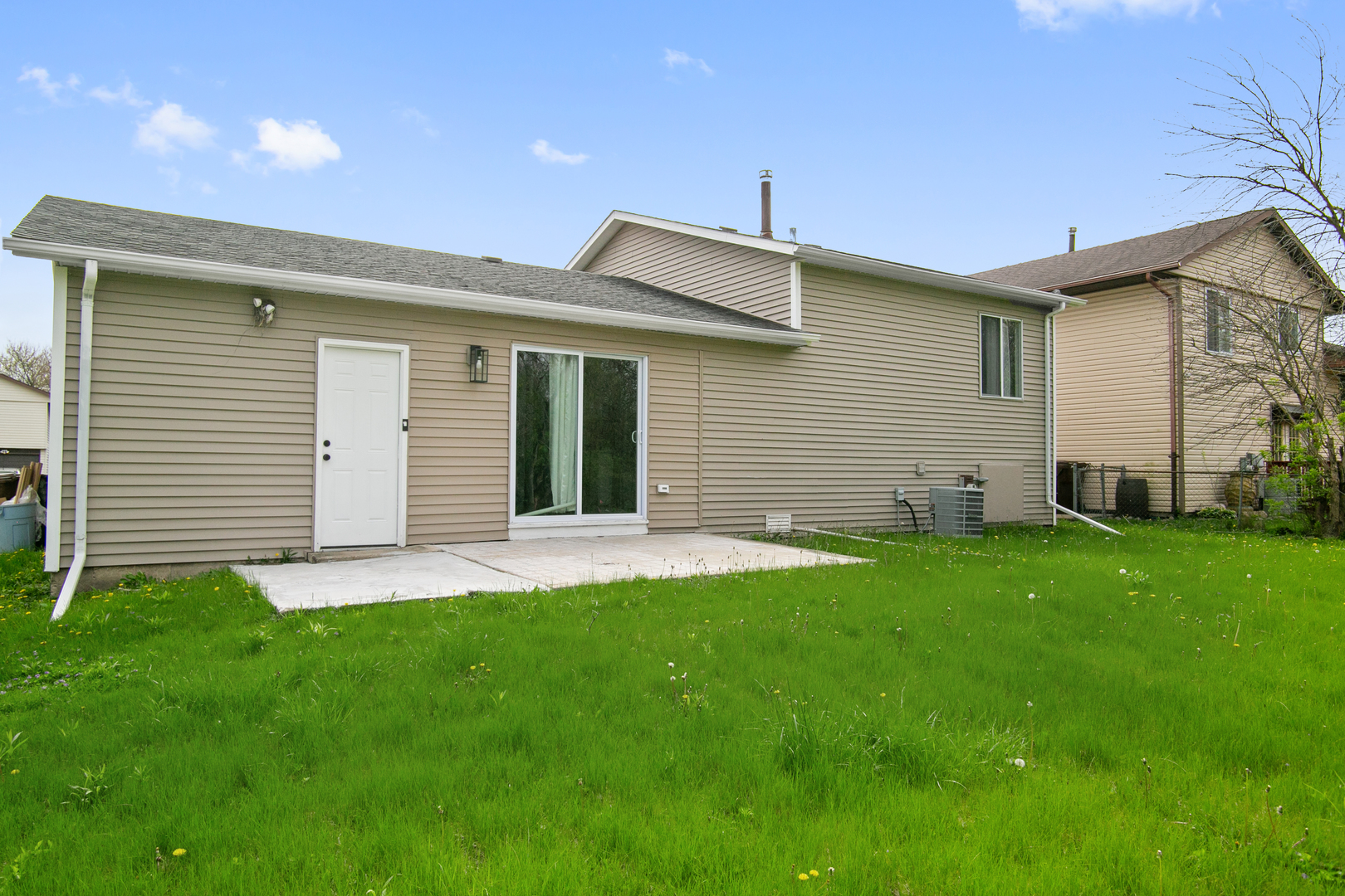 3rd image of 18200 Fountainbleau Dr, Hazel Crest, IL 60429 | MLS# 12713764