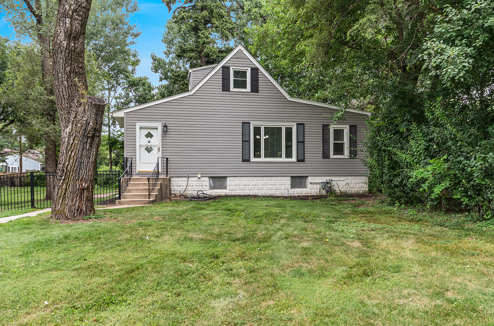 Homes for sale in Westmont, IL | 28 S Richmond Ave, Westmont, IL 60559 | MLS# 12713776