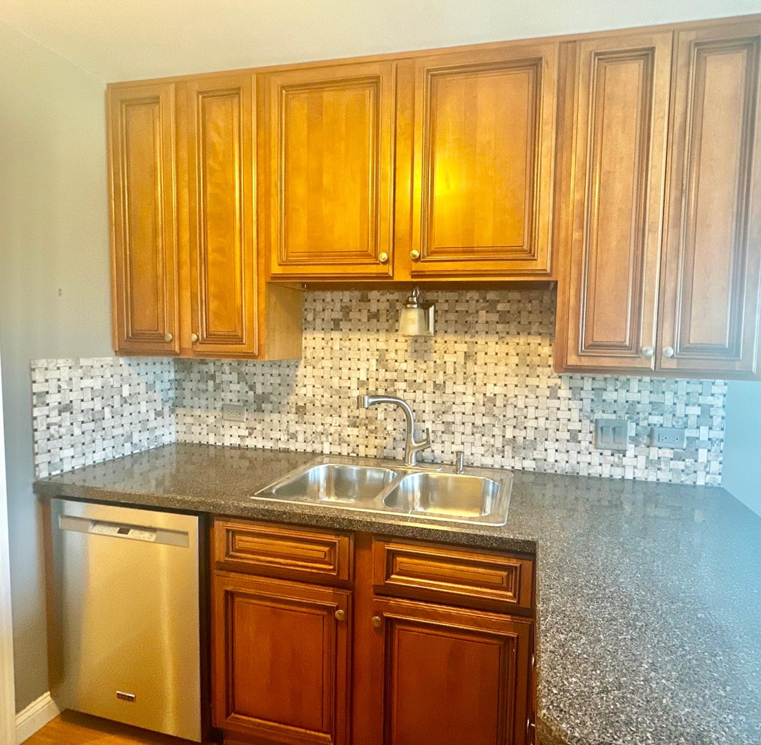 3rd image of 575 Greystone Ln #A2, Wheeling, IL 60090 | MLS# 12713778