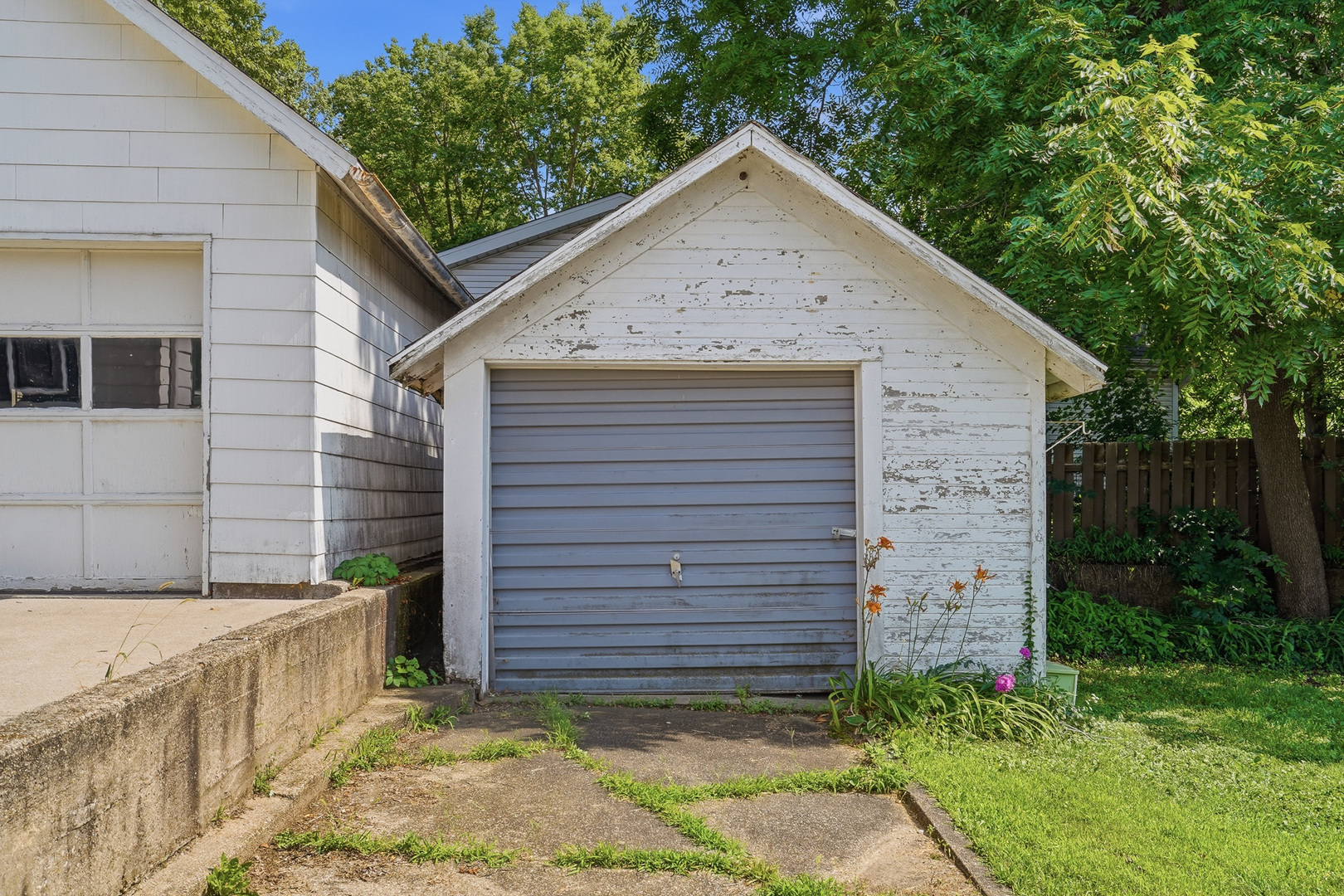 Homes for sale in Dixon, IL | 418 E 3Rd St, Dixon, IL 61021 | MLS# 12713792