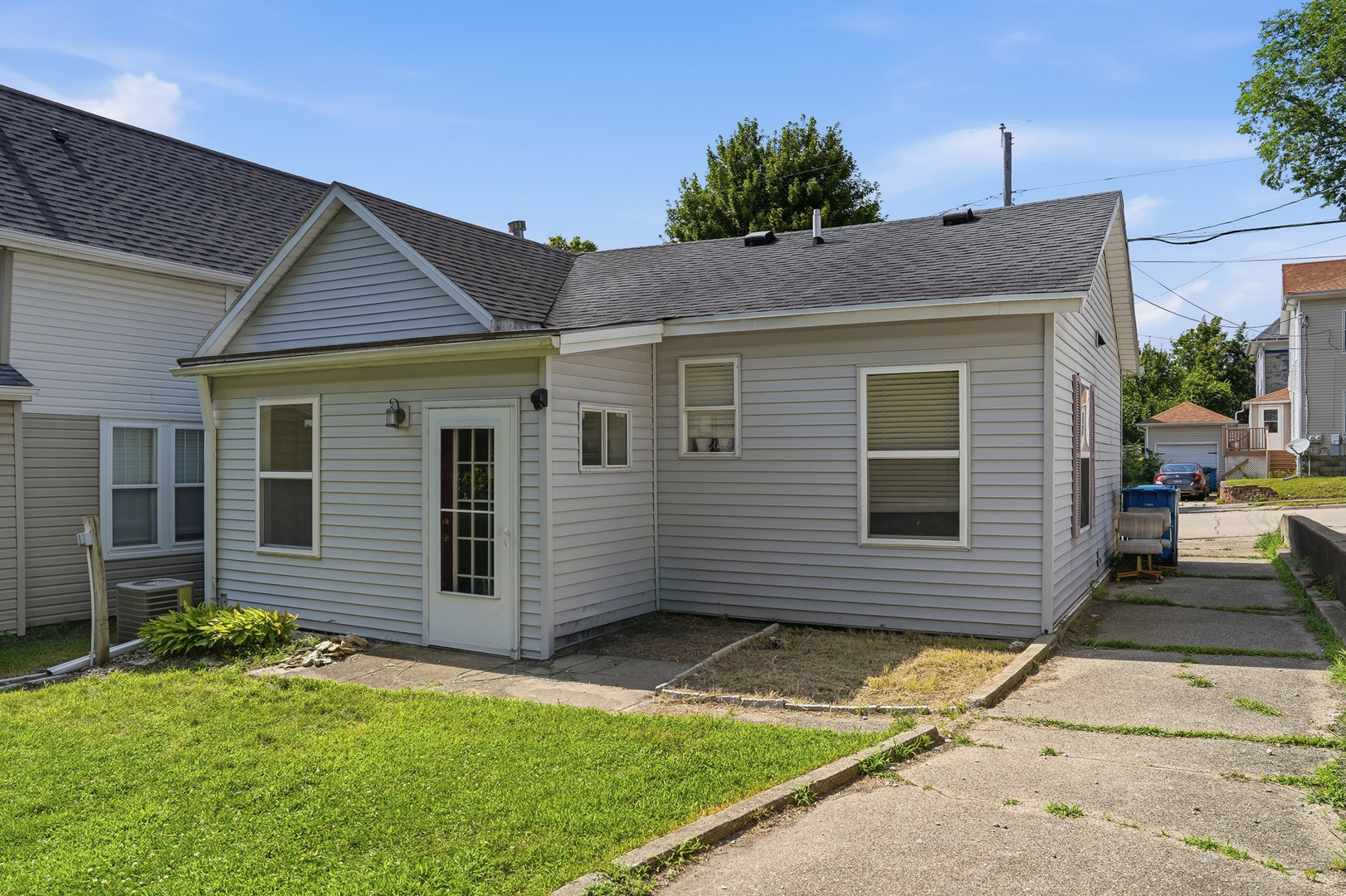Homes for sale in Dixon, IL | 418 E 3Rd St, Dixon, IL 61021 | MLS# 12713792
