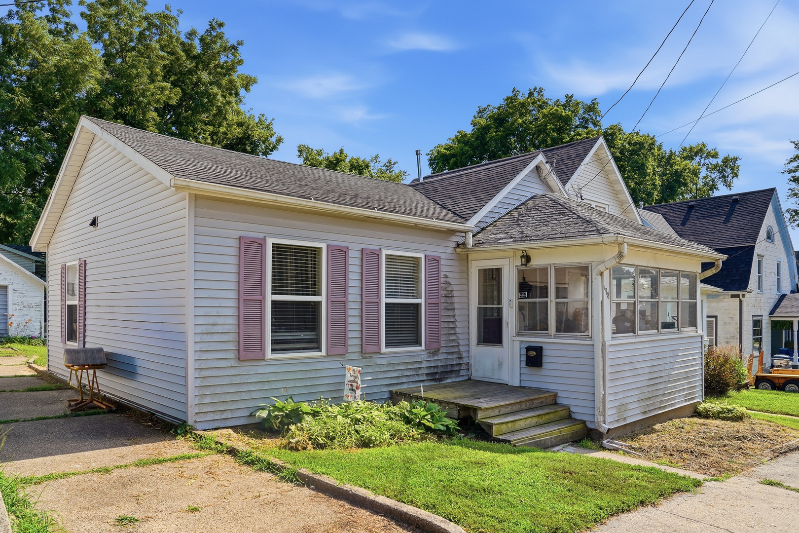 Homes for sale in Dixon, IL | 418 E 3rd St, Dixon, IL 61021 | MLS# 12713792