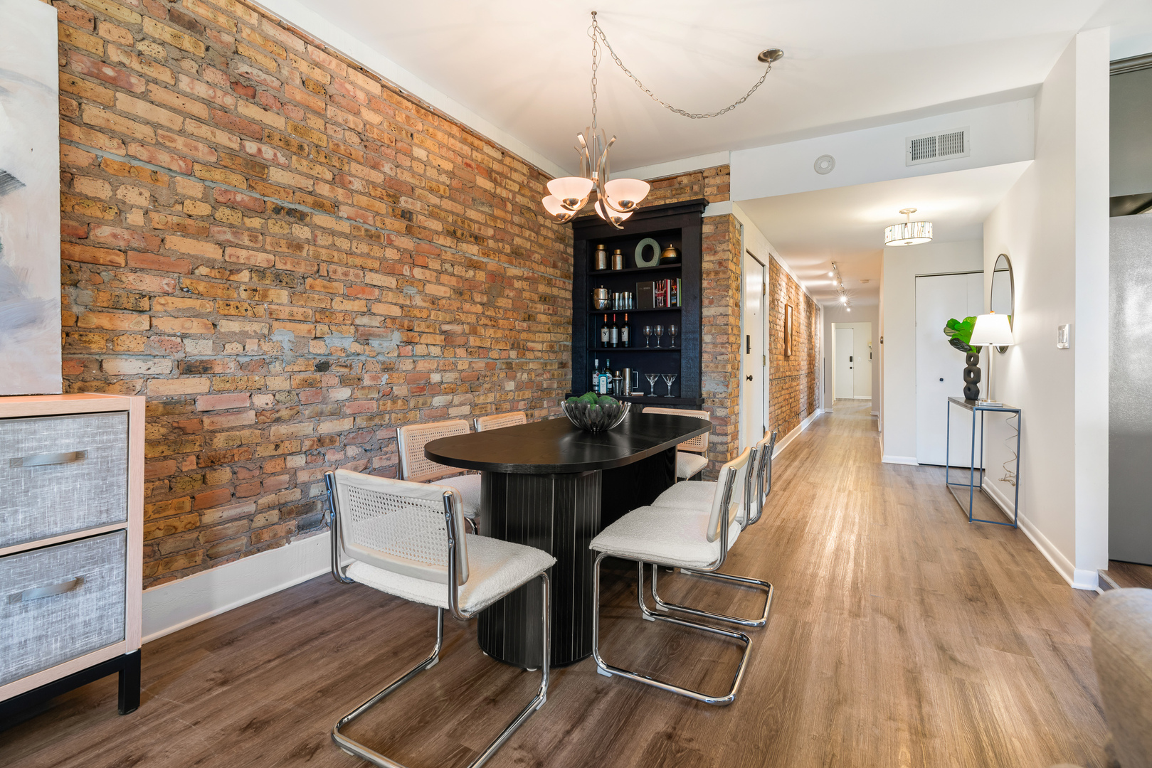 3rd image of 824 Hinman Ave #3N, Evanston, IL 60202 | MLS# 12713846
