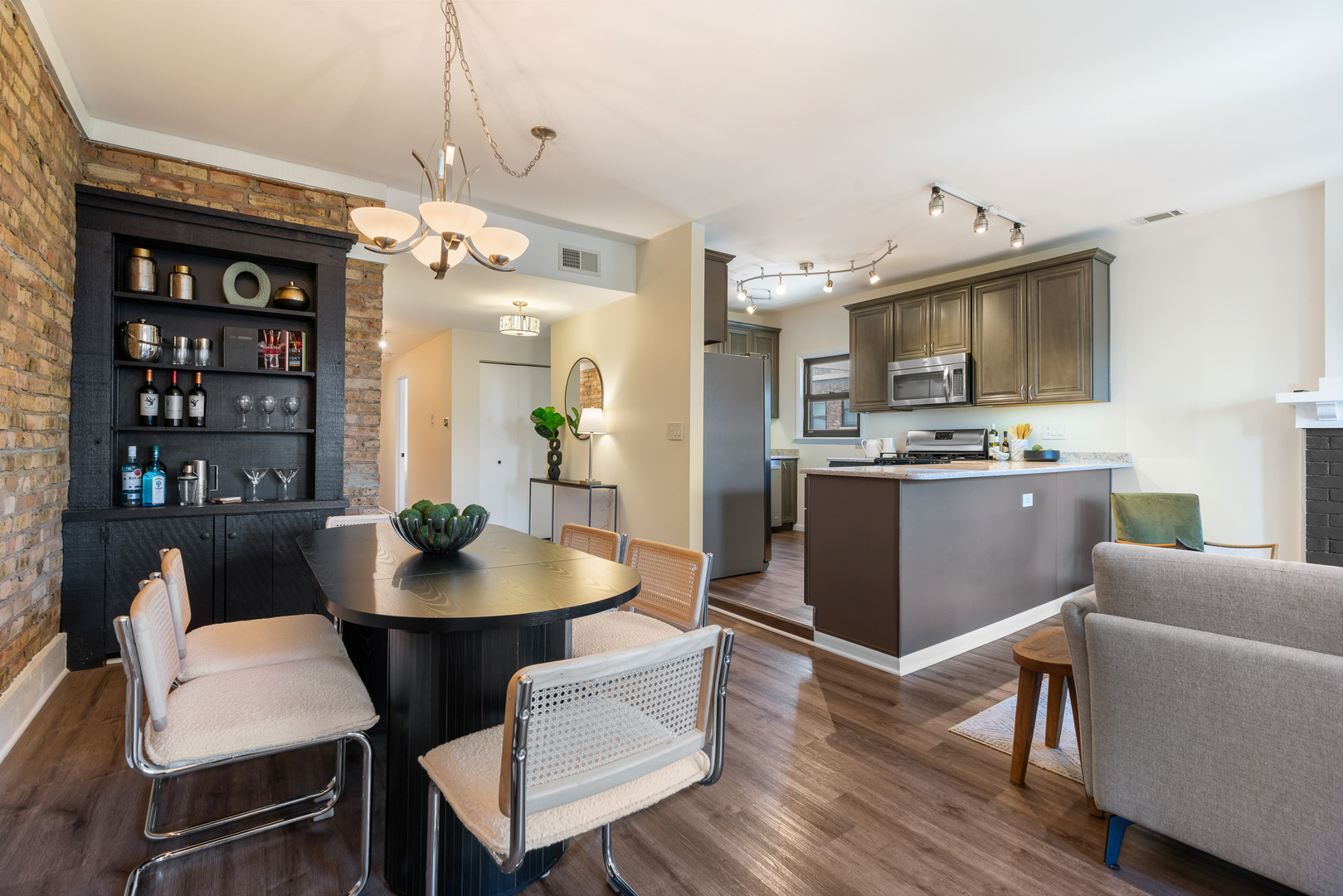 4th image of 824 Hinman Ave #3N, Evanston, IL 60202 | MLS# 12713846