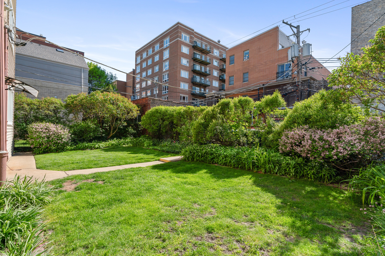 2nd image of 824 Hinman Ave, Evanston, IL 60202