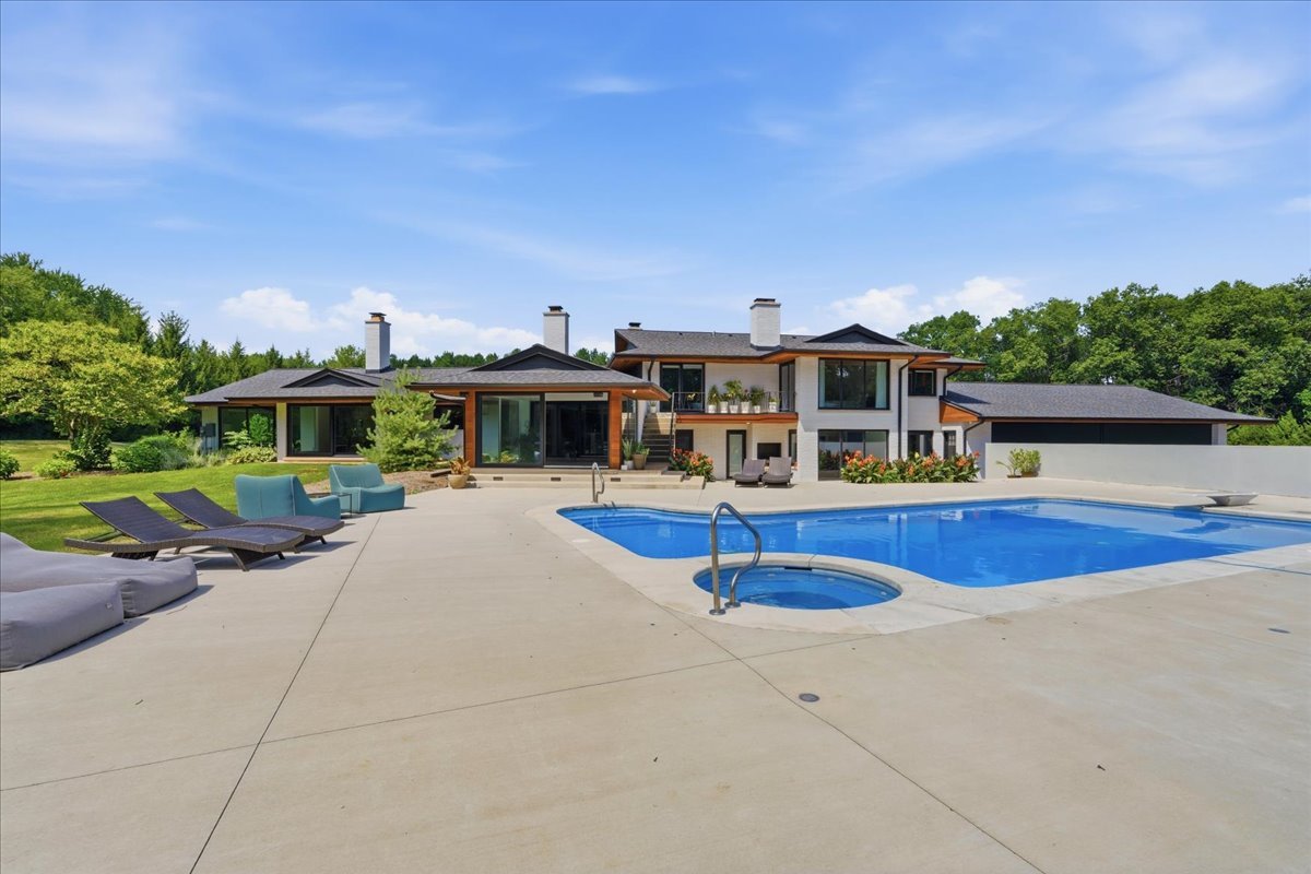 2nd image of 215 Woodhaven Ln, Barrington, IL 60010 | MLS# 12713886