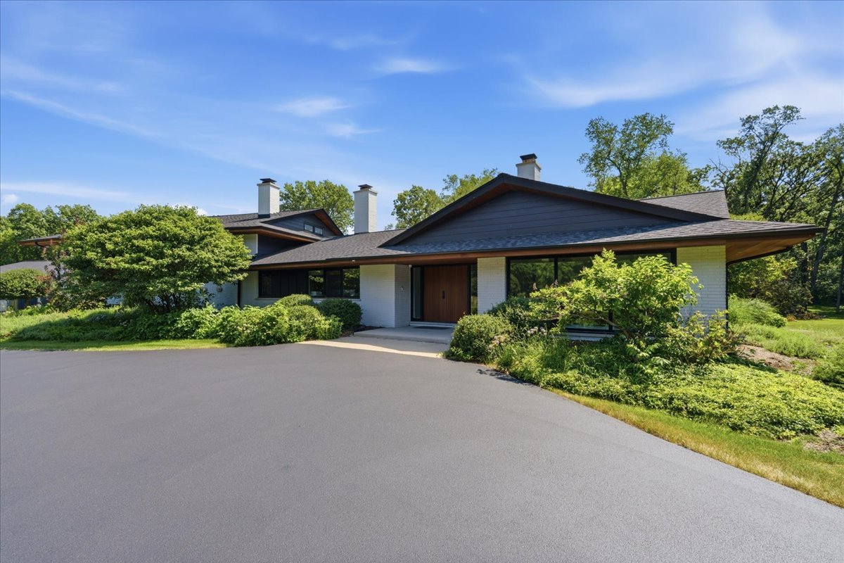 4th image of 215 Woodhaven Ln, Barrington, IL 60010 | MLS# 12713886