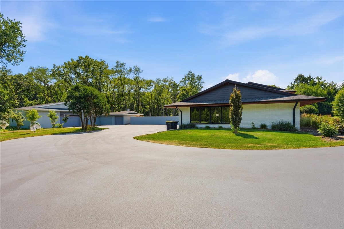 5th image of 215 Woodhaven Ln, Barrington, IL 60010 | MLS# 12713886