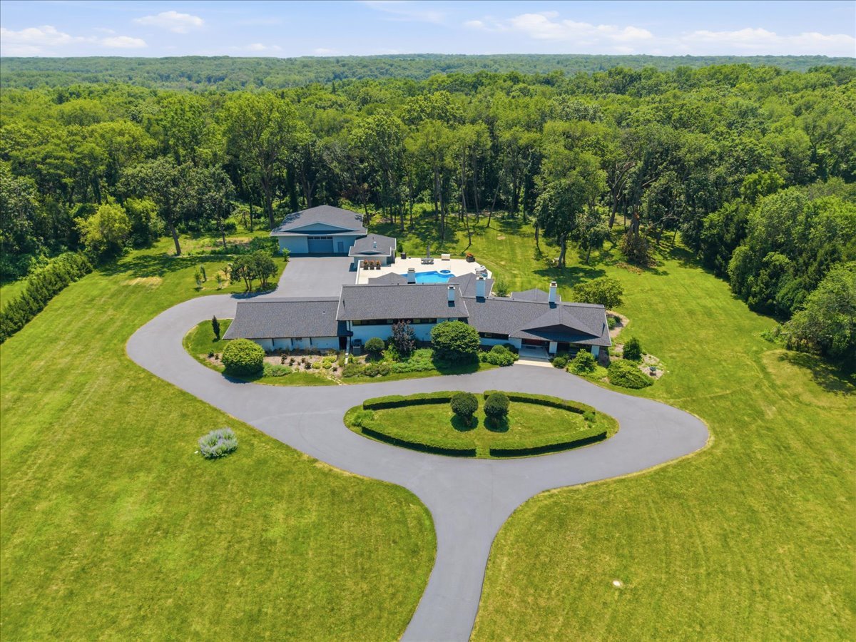38th image of 215 Woodhaven Ln, Barrington, IL 60010 | MLS# 12713886