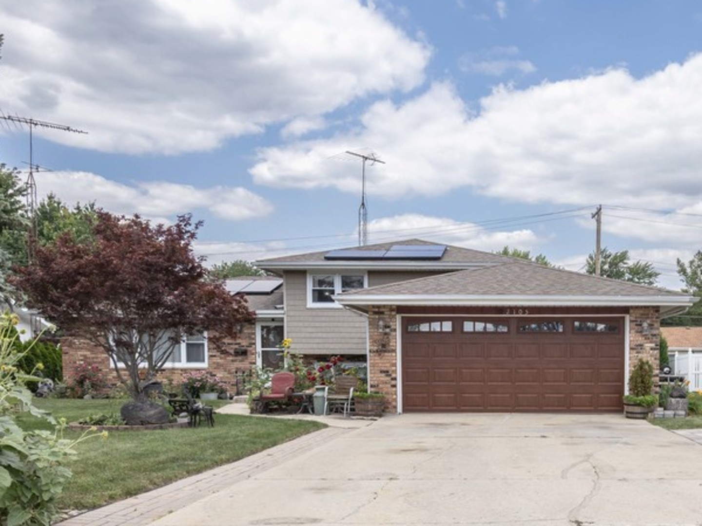 1st image of 2105 Glenwood Ave, Joliet, IL 60435 | MLS# 12713917