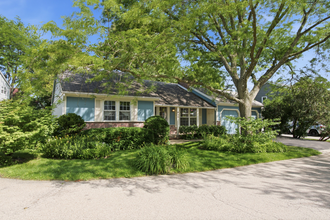 2nd image of 645 Stout Ct, Gurnee, IL 60031 | MLS# 12713924