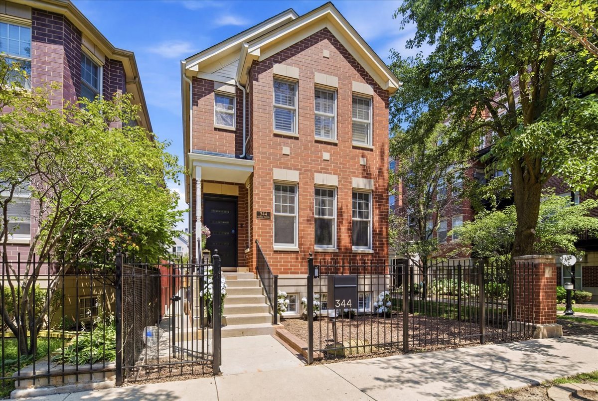 1st image of 344 W Scott St, Chicago, IL 60610 | MLS# 12713927