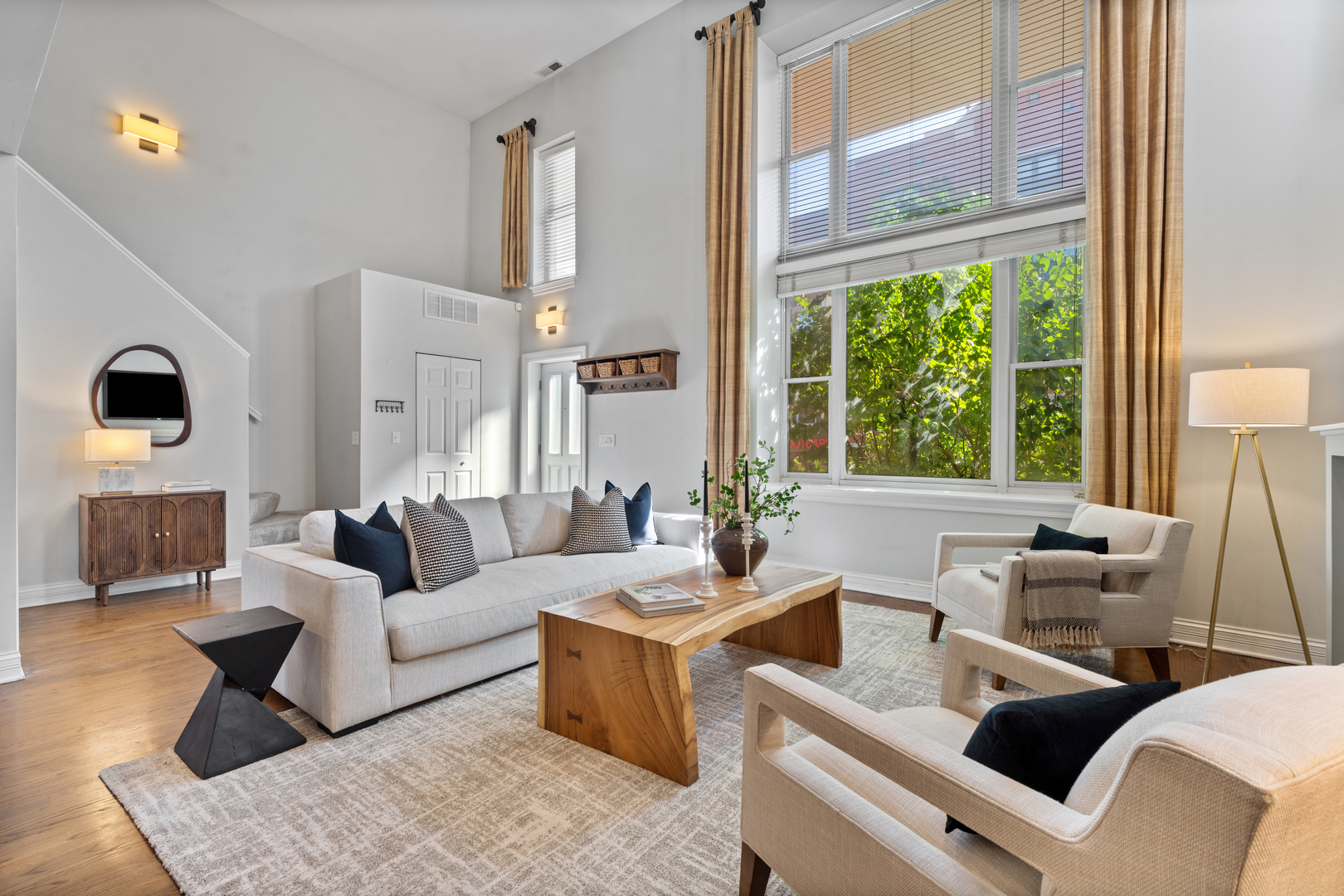 3rd image of 2843 N Lincoln Ave, Chicago, IL 60657