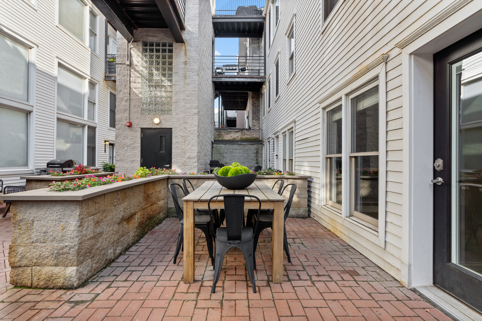 2nd image of 2843 N Lincoln Ave, Chicago, IL 60657