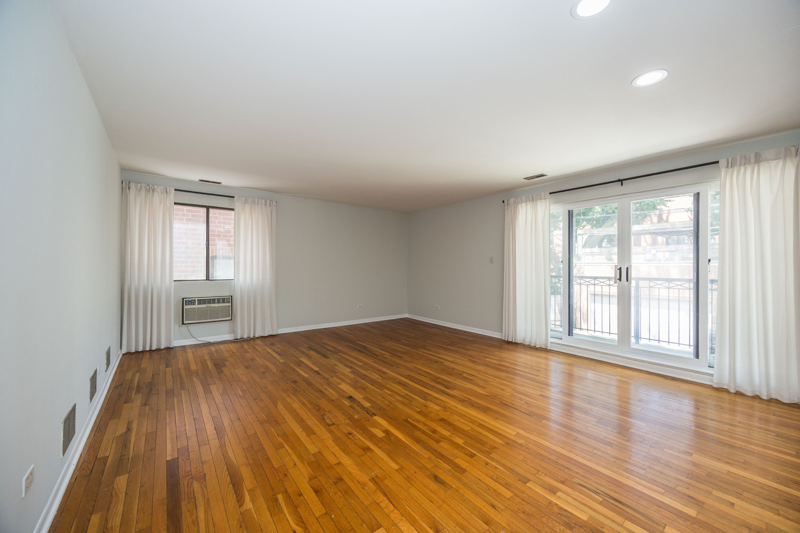 4th image of 1122 W Altgeld St, Chicago, IL 60614
