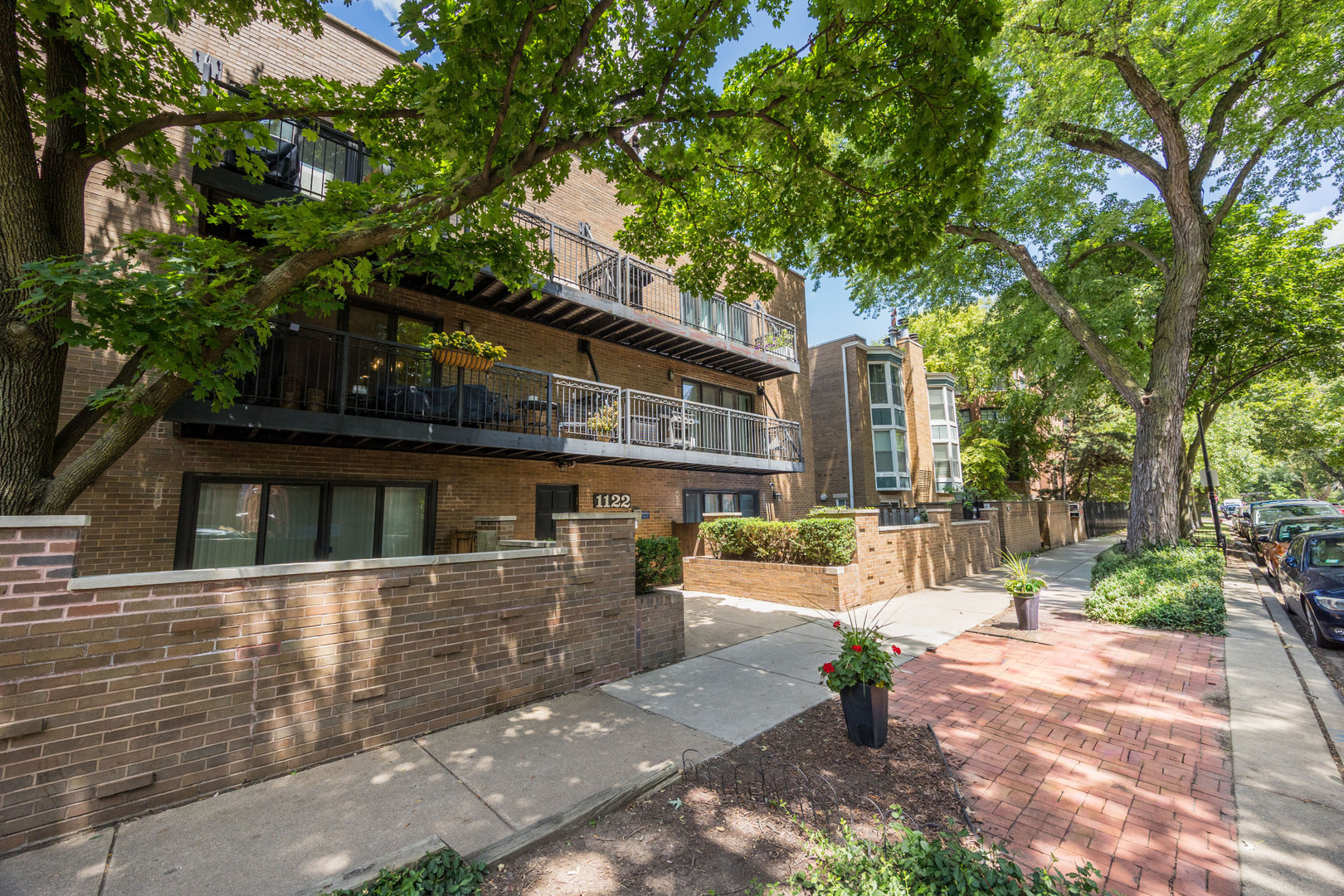 3rd image of 1122 W Altgeld St, Chicago, IL 60614