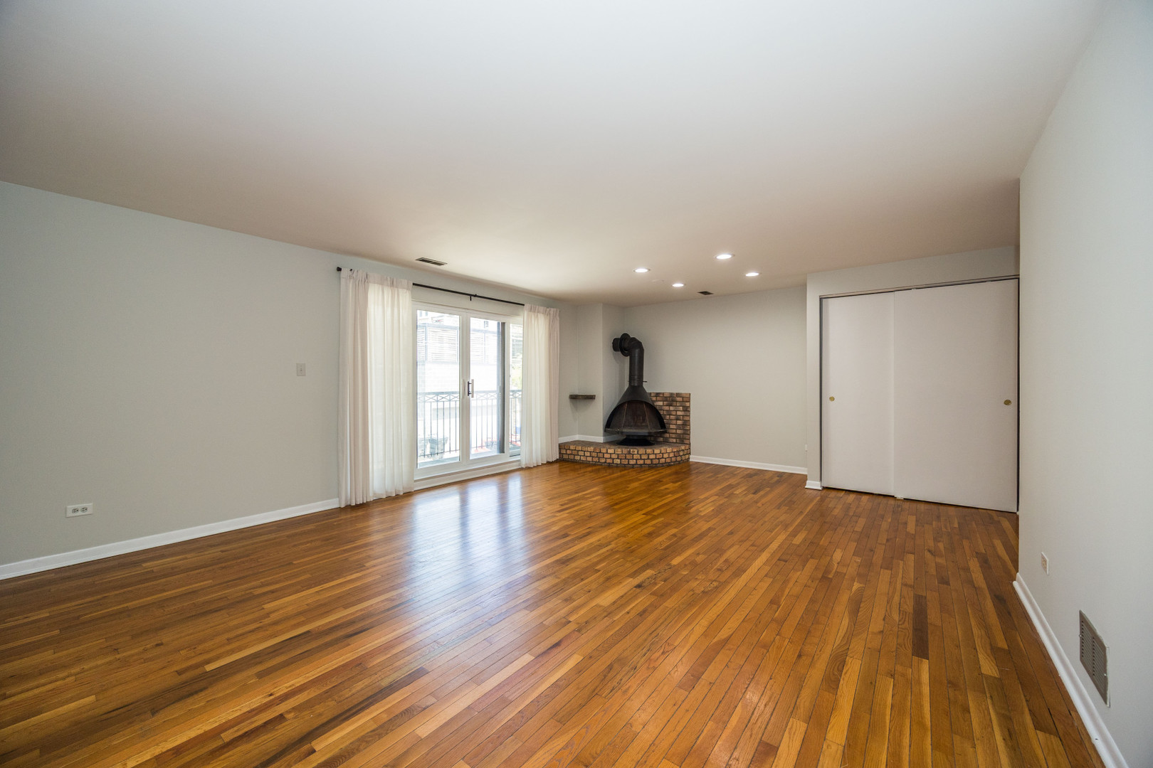 5th image of 1122 W Altgeld St, Chicago, IL 60614