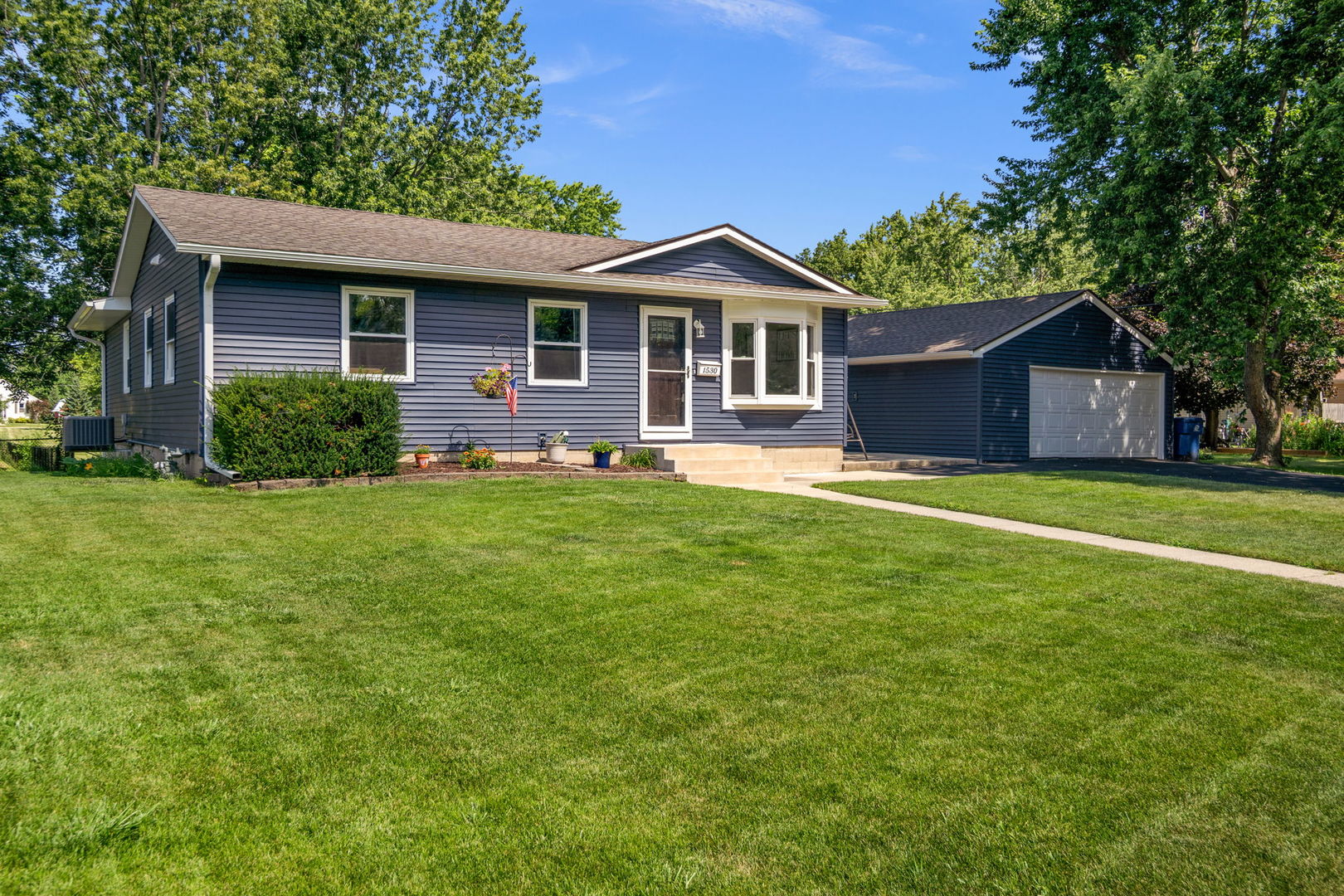 Homes for sale in De Kalb, IL | 1530 Sunrise Dr, De Kalb, IL 60115 | MLS# 12714003