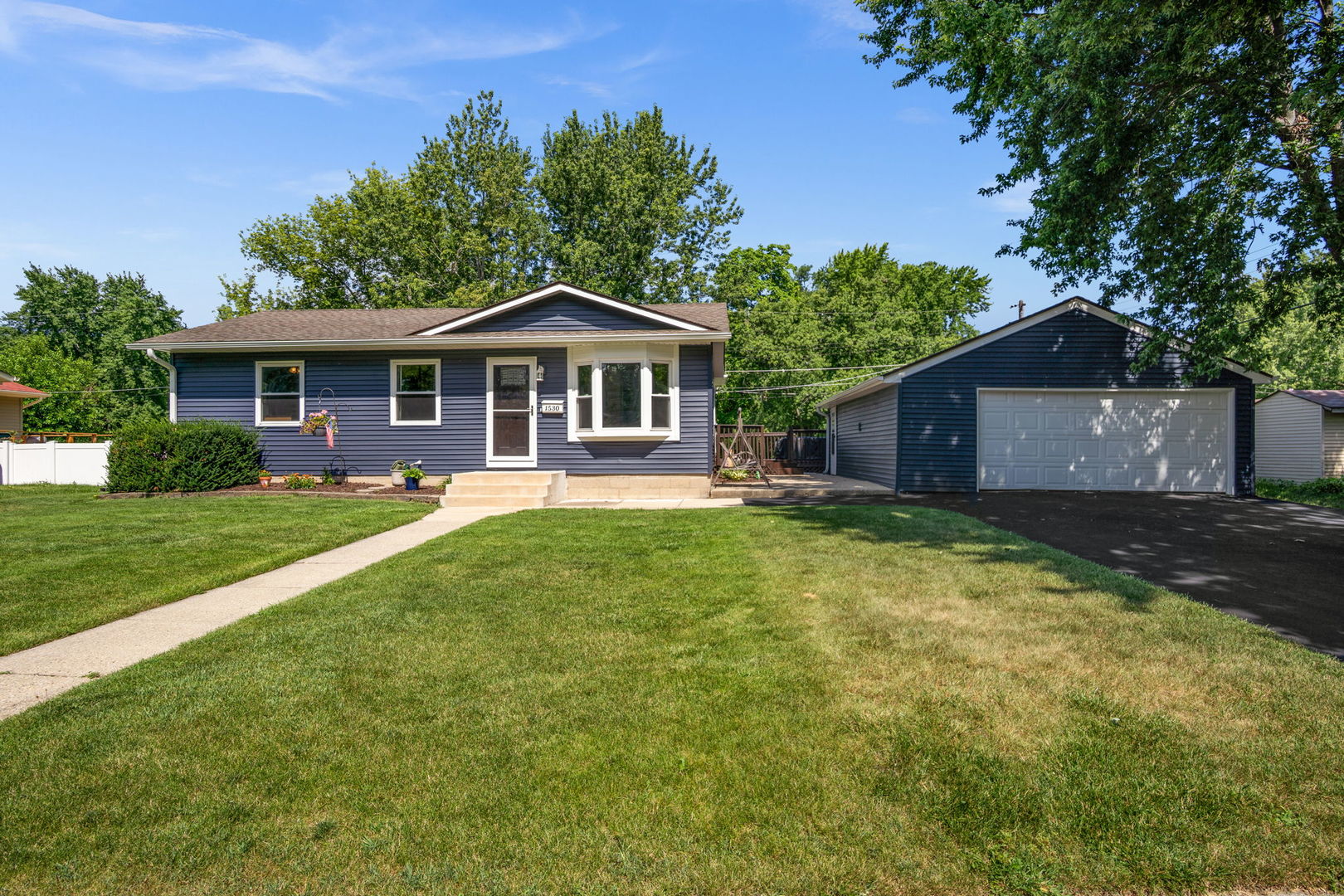 Homes for sale in De Kalb, IL | 1530 Sunrise Dr, De Kalb, IL 60115 | MLS# 12714003