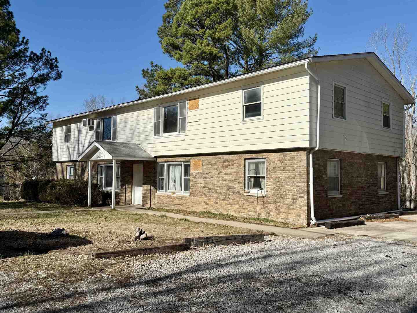 Homes for sale in Murphysboro, IL | 1457 W Lake Dr, Murphysboro, IL 62966 | MLS# 12714013