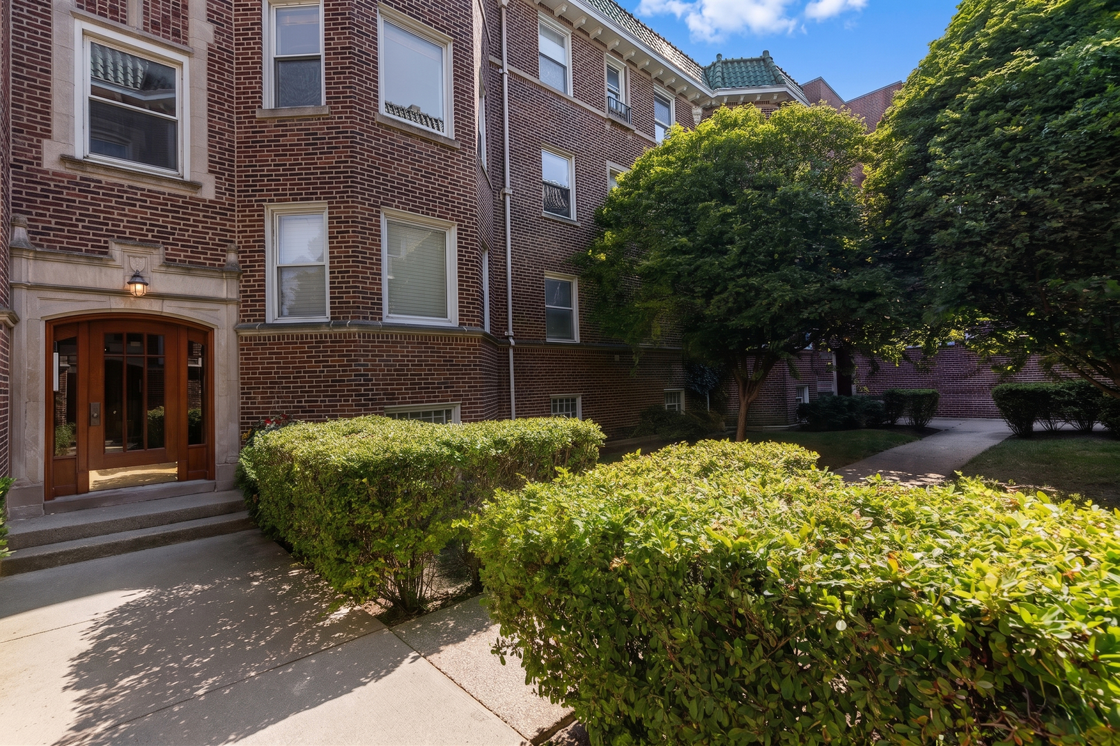 2nd image of 1224 Elmwood Ave #2W, Evanston, IL 60202 | MLS# 12714020