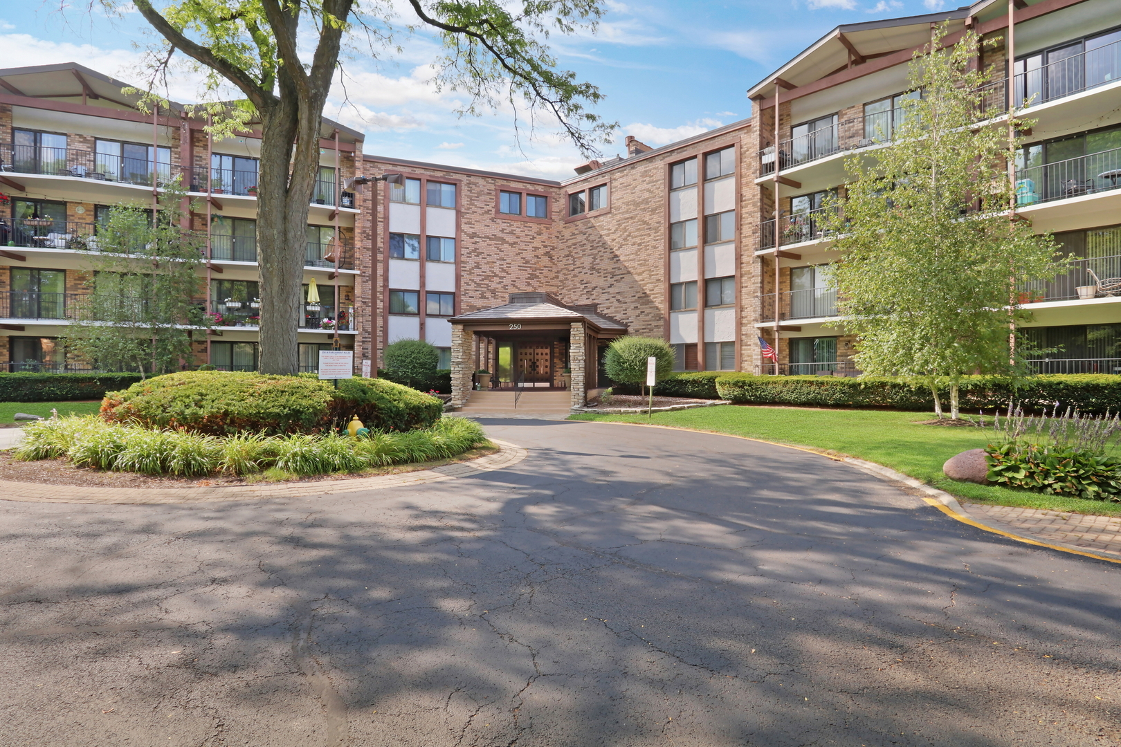 1st image of 250 W Parliament Pl #219, Mount Prospect, IL 60056 | MLS# 12714046