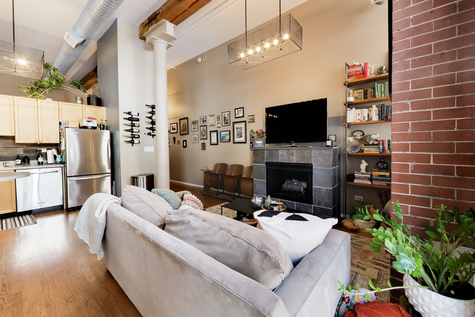 5th image of 417 S Jefferson St, Chicago, IL 60607