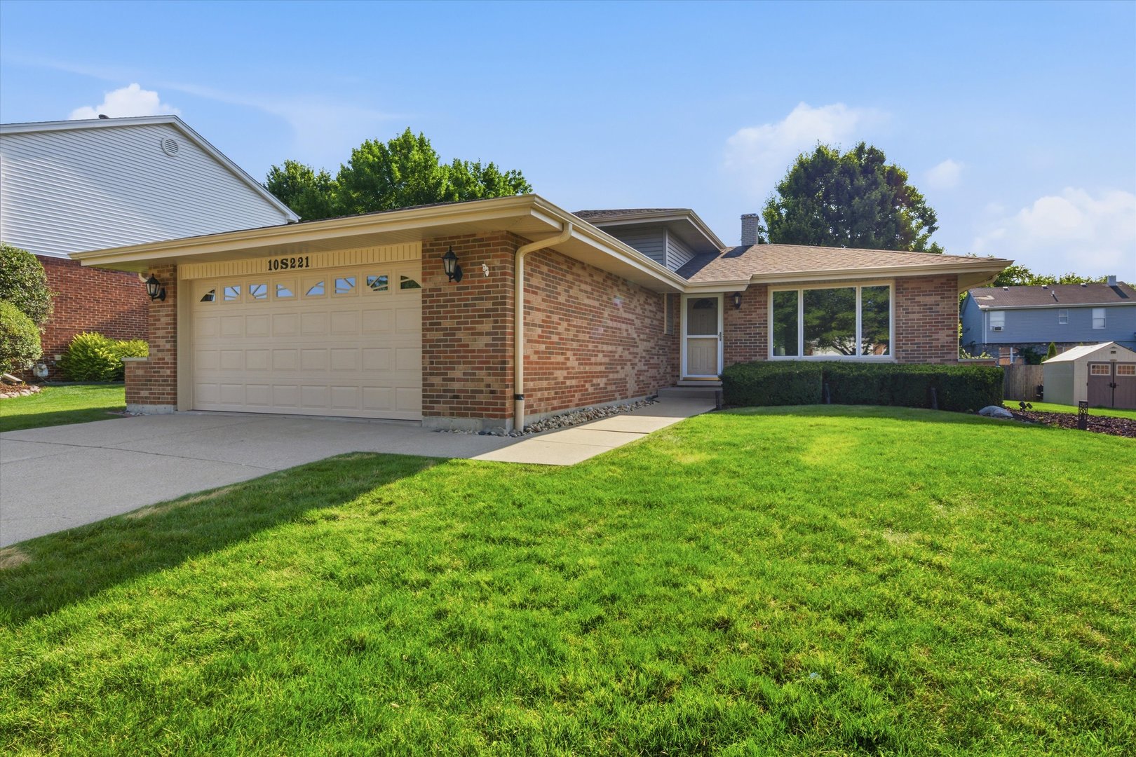 Homes for sale in Downers Grove, IL | 10s221 Suffield Dr, Downers Grove, IL 60516 | MLS# 12714092
