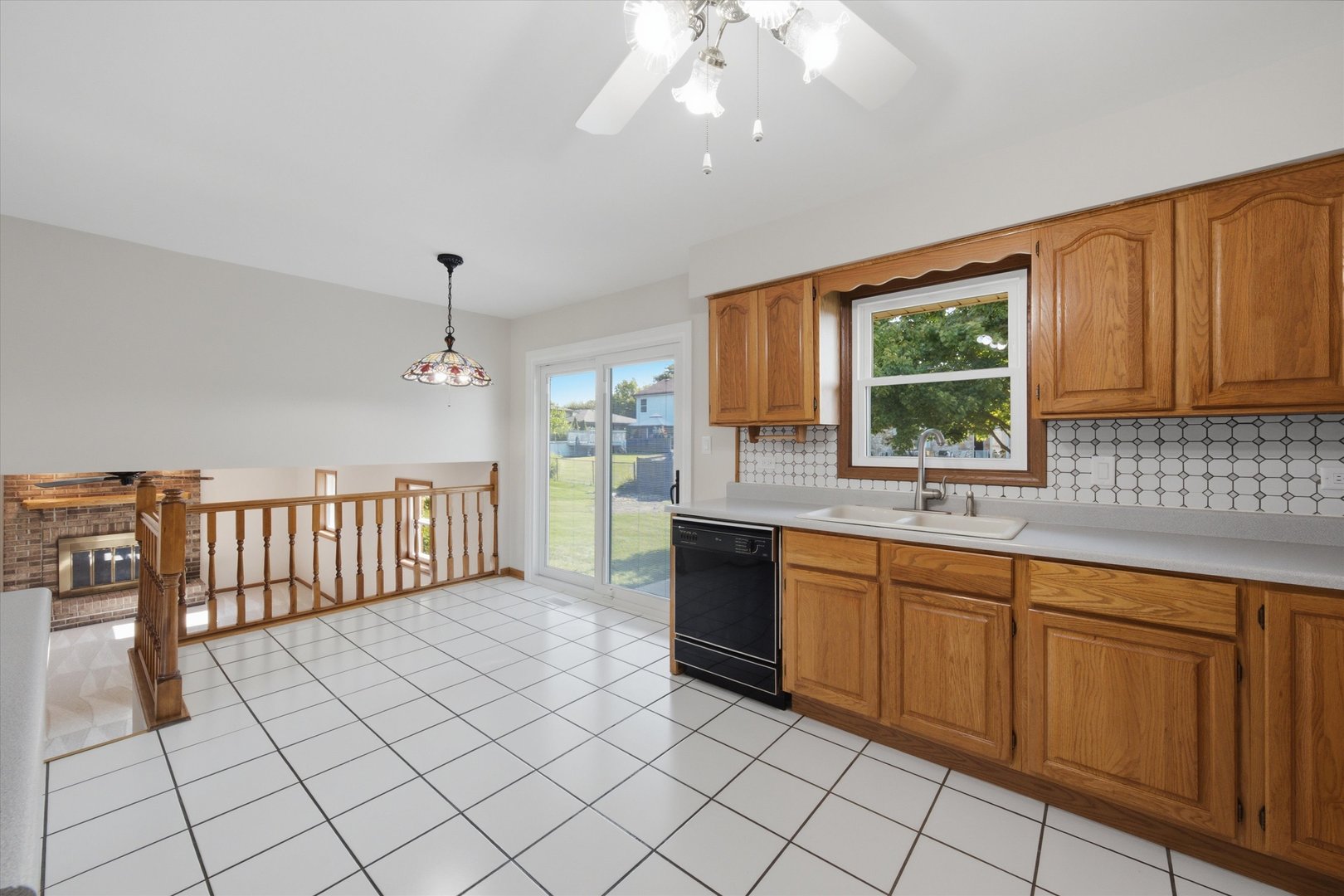 4th image of 10S221 Suffield Dr, Downers Grove, IL 60516 | MLS# 12714092