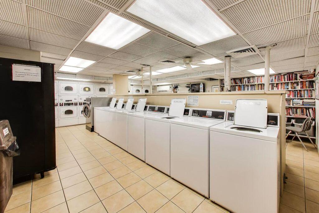 2nd image of 345 W Fullerton Pkwy, Chicago, IL 60614