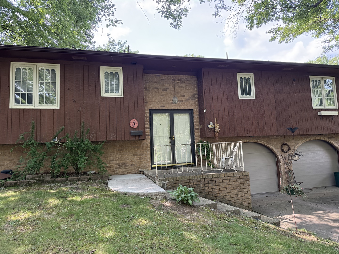 Homes for sale in Geneseo, IL | 28 Crestview Dr, Geneseo, IL 61254 | MLS# 12714165