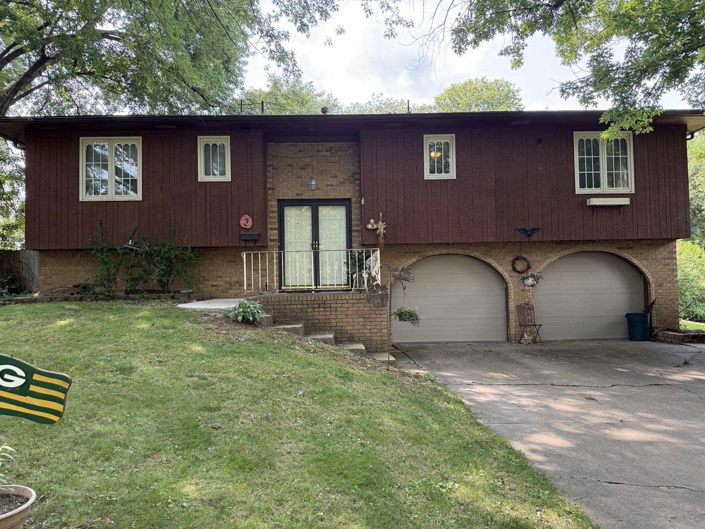 Homes for sale in Geneseo, IL | 28 Crestview Dr, Geneseo, IL 61254 | MLS# 12714165